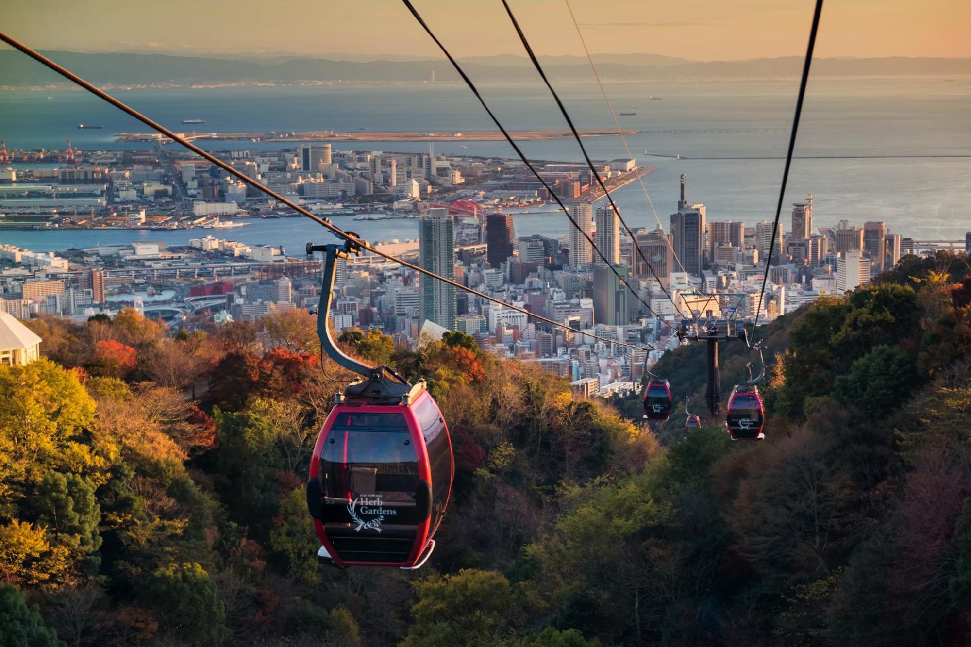 Ana Crowne Plaza Kobe By Ihg Hotel Exterior photo The cable car descending towards the city